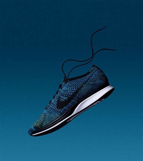 Nike Flyknit Racer 'Blue Glow & Yellow Strike'. Nike SNKRS